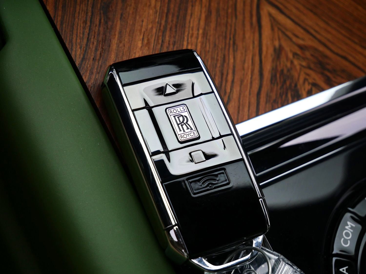 Certified 2023 Rolls-Royce Cullinan w/ Cullinan Package image 36