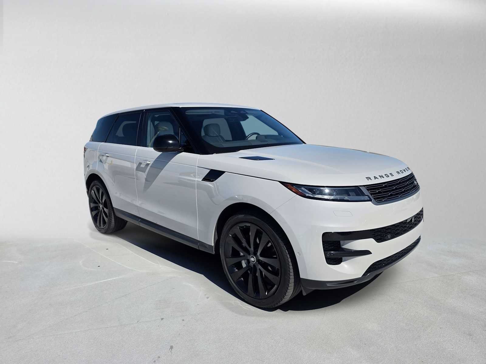 Used 2024 Land Rover Range Rover Sport SE AWD/4WD image 7