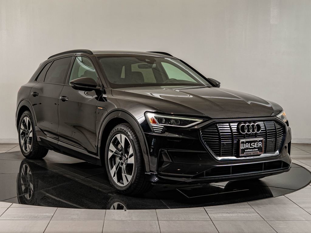 Used 2022 Audi e-tron Premium w/ Convenience Plus Package image 3