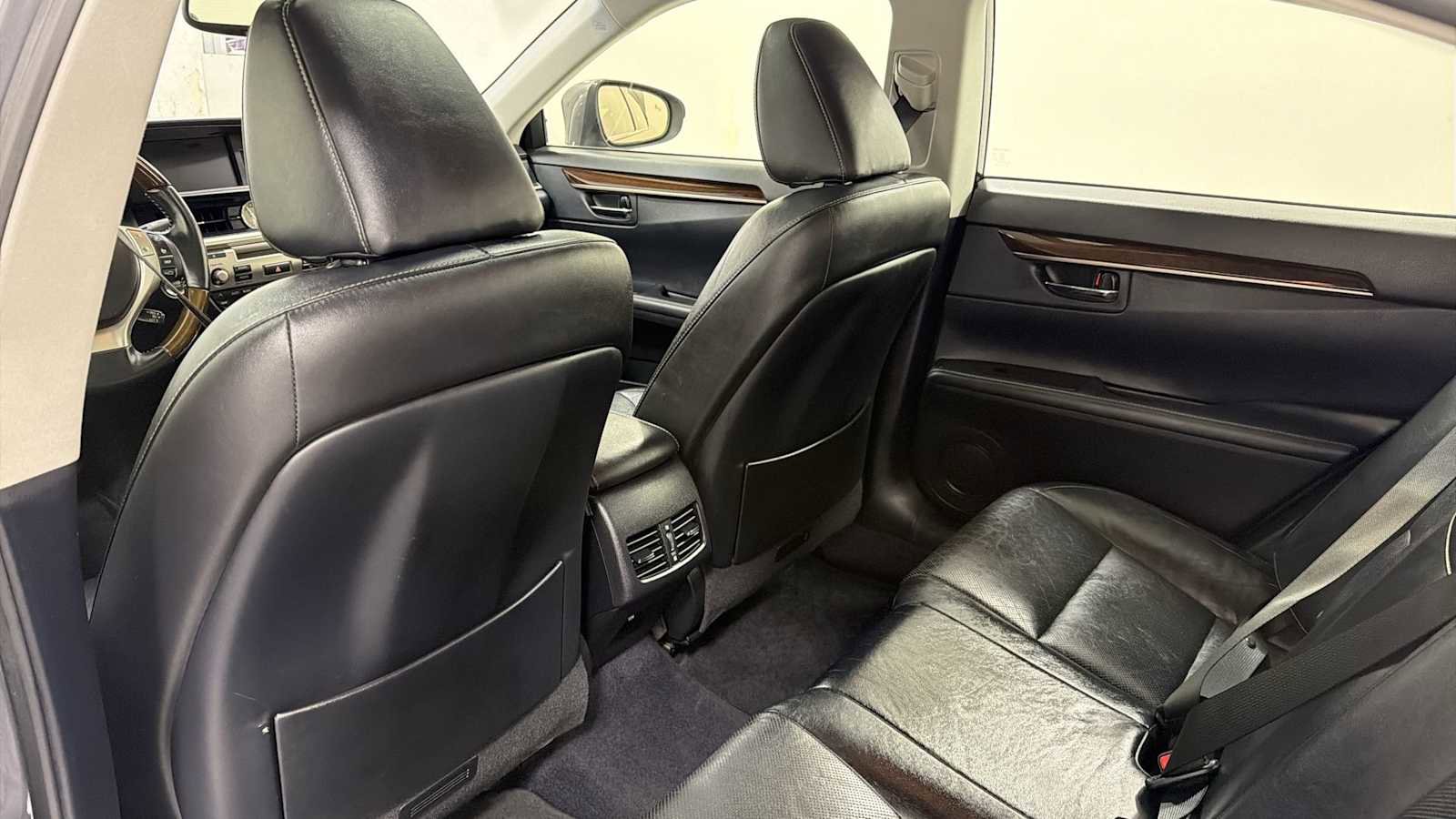 Used 2014 Lexus ES 350 w/ Luxury Package FWD image 26