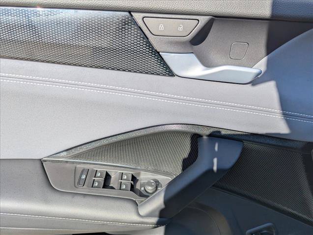 New 2026 Volkswagen Tiguan SE R-Line AWD/4WD image 10