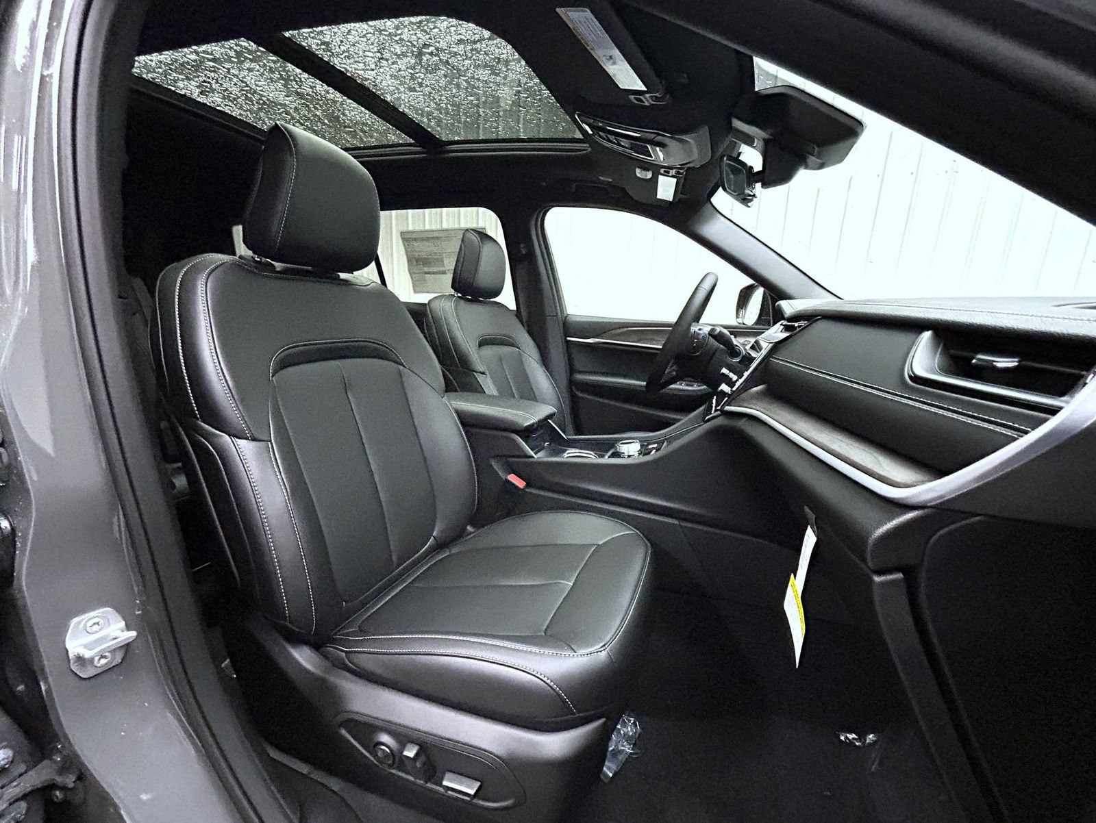 New 2027 Jeep Grand Cherokee L Limited AWD/4WD image 15
