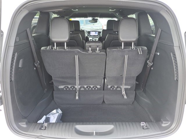 New 2026 Chrysler Pacifica Select image 6