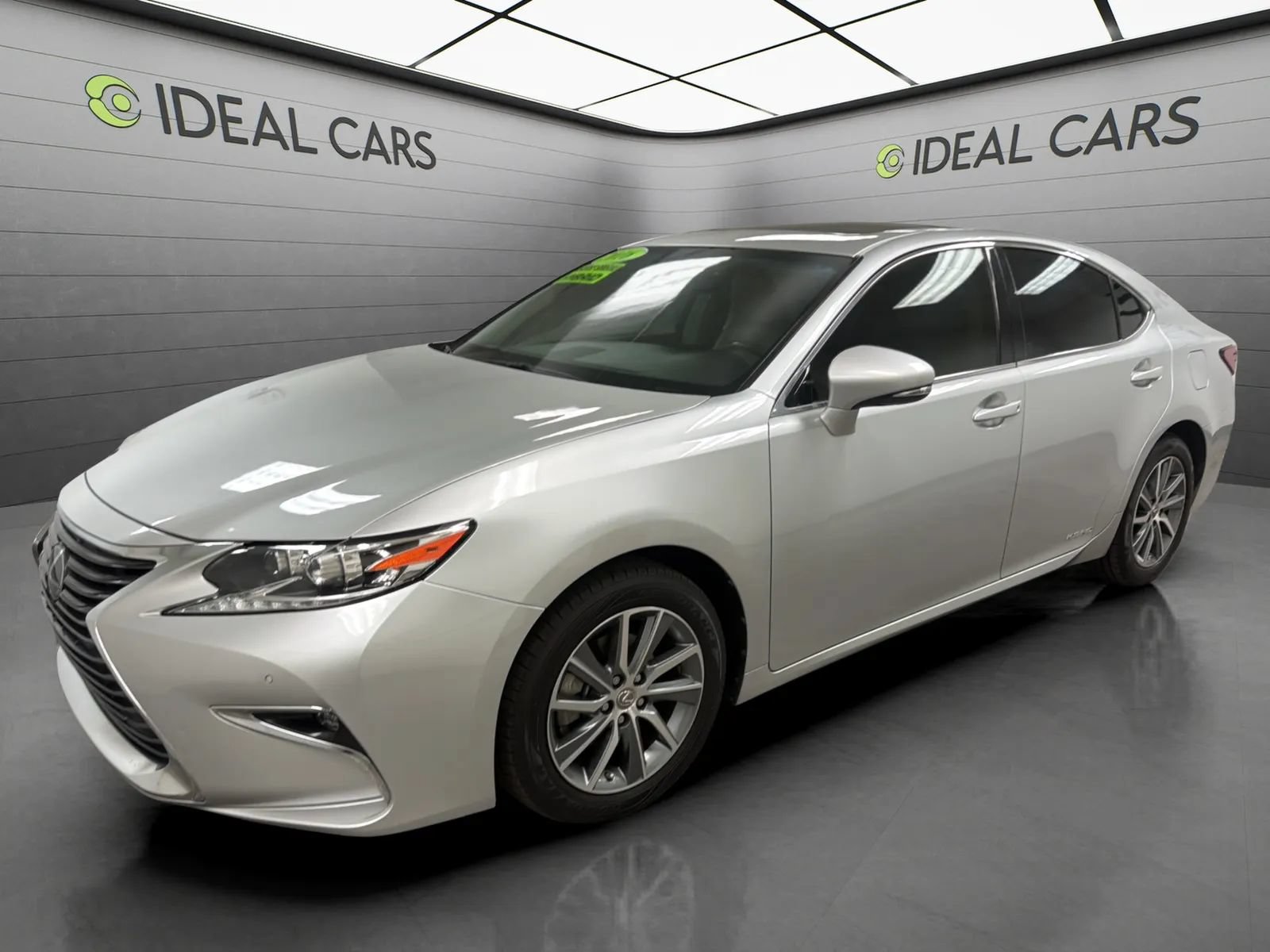 Used 2016 Lexus ES 300h w/ Luxury Package w/Wood Trim