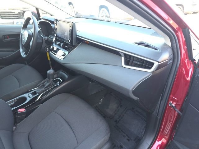 Used 2022 Toyota Corolla LE image 9