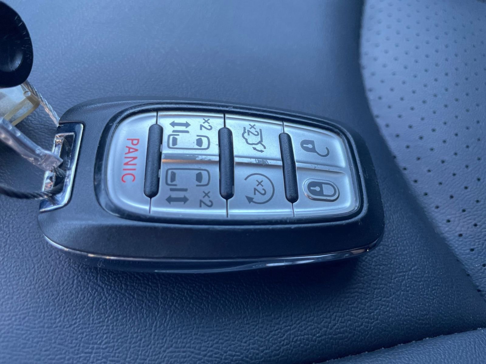 Used 2025 Chrysler Pacifica Select image 18