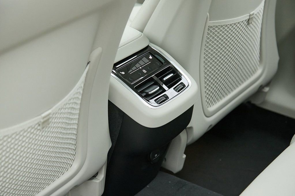 New 2026 Volvo XC60 B5 Ultra w/ Protection Package Premier image 20