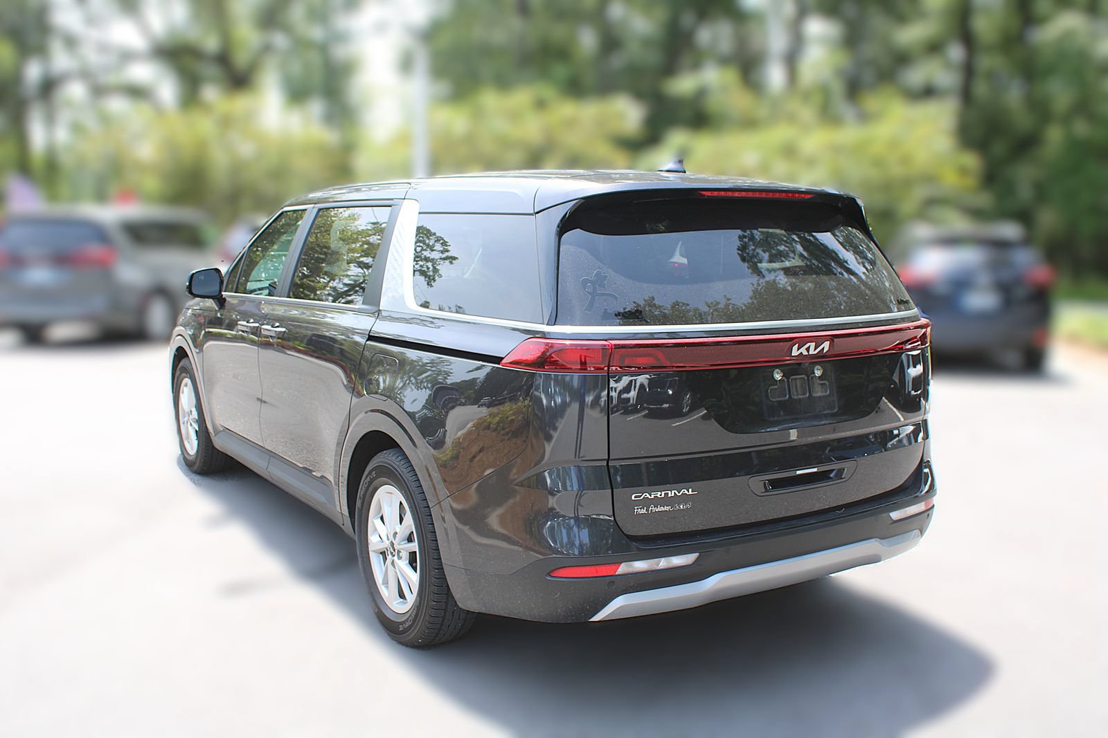 Used 2024 Kia Carnival LX FWD image 10