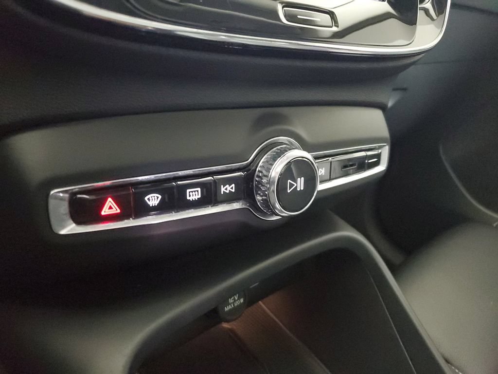 Certified 2024 Volvo XC40 B5 Ultimate w/ Protection Package Premier AWD/4WD image 29