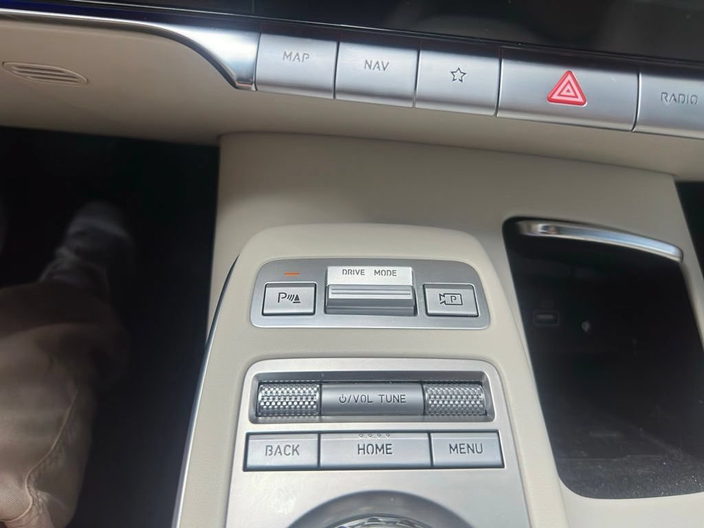 Used 2023 Genesis Electrified GV70 AWD/4WD image 18