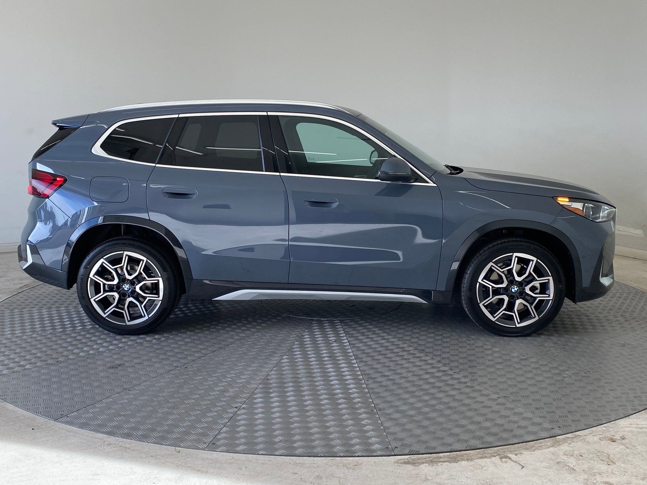 New 2026 BMW X1 xDrive28i w/ Convenience Package AWD/4WD image 8