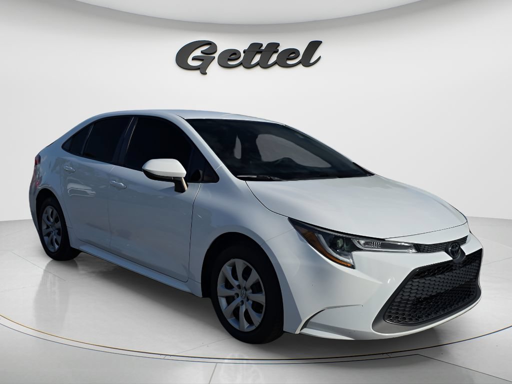 Used 2022 Toyota Corolla LE FWD image 3