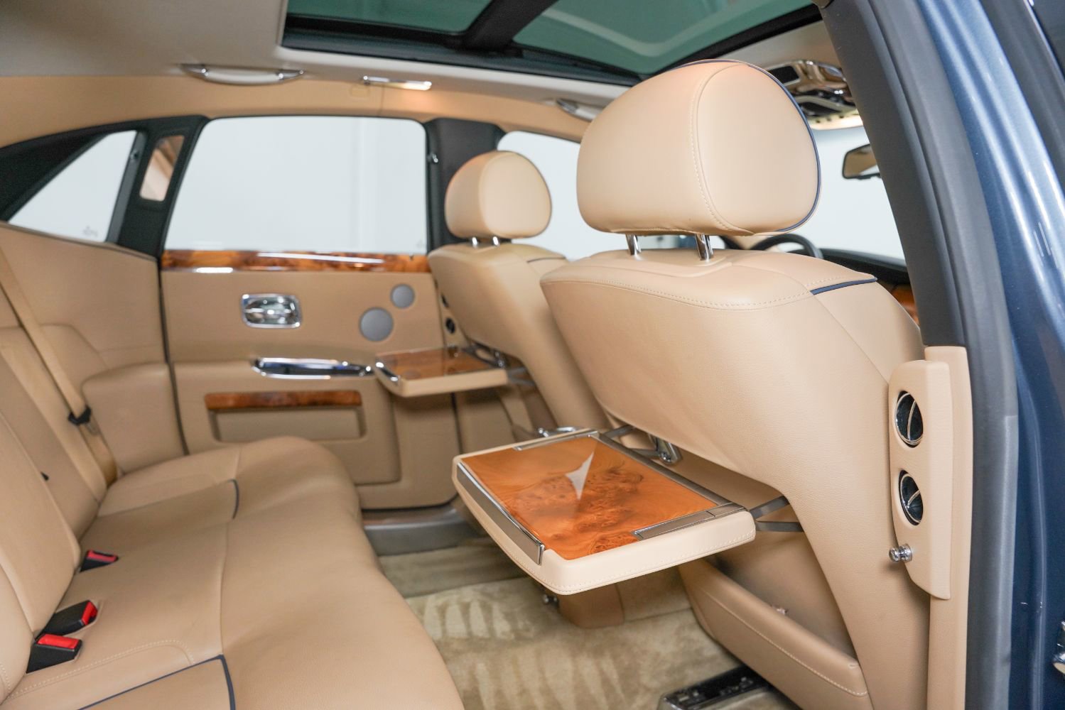 Used 2011 Rolls-Royce Ghost RWD image 37