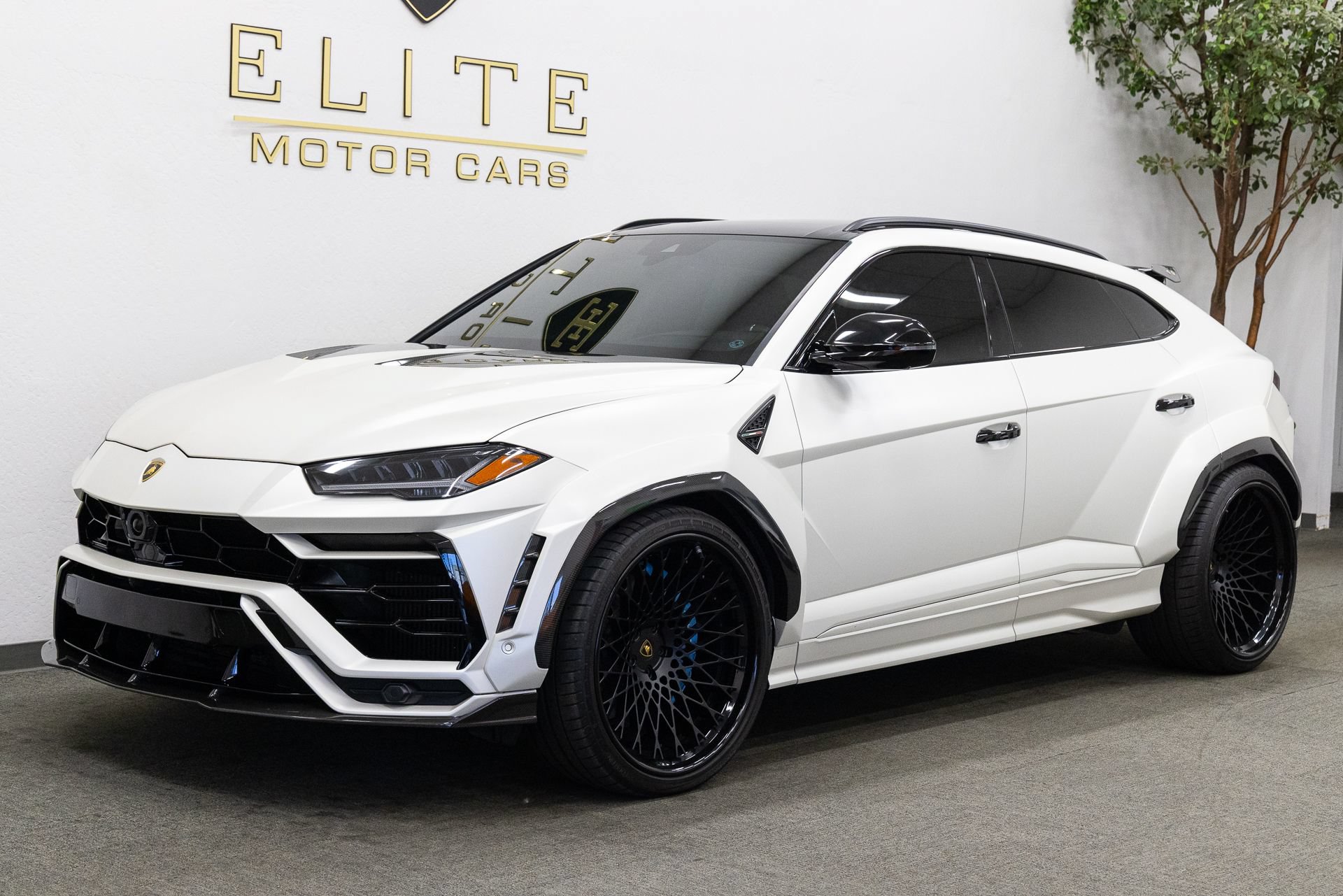 Used 2020 Lamborghini Urus AWD/4WD image 1