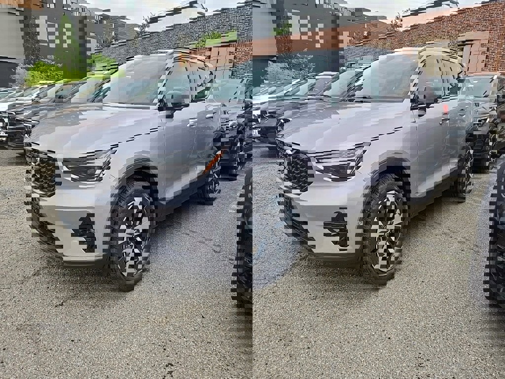 New 2026 Volvo XC40 B5 Plus w/ Protection Package Premier image 3