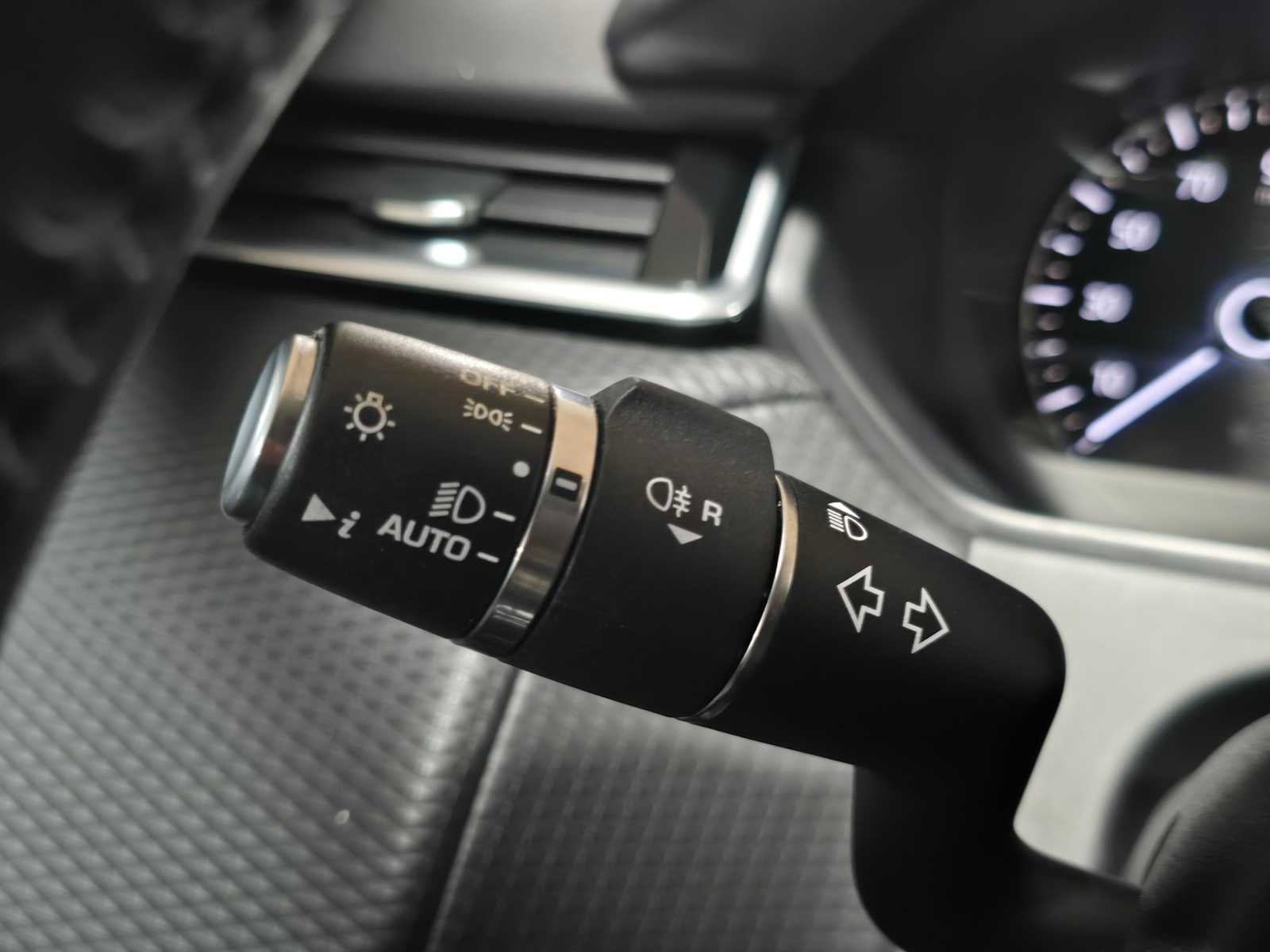 Used 2018 Land Rover Range Rover Velar S image 37