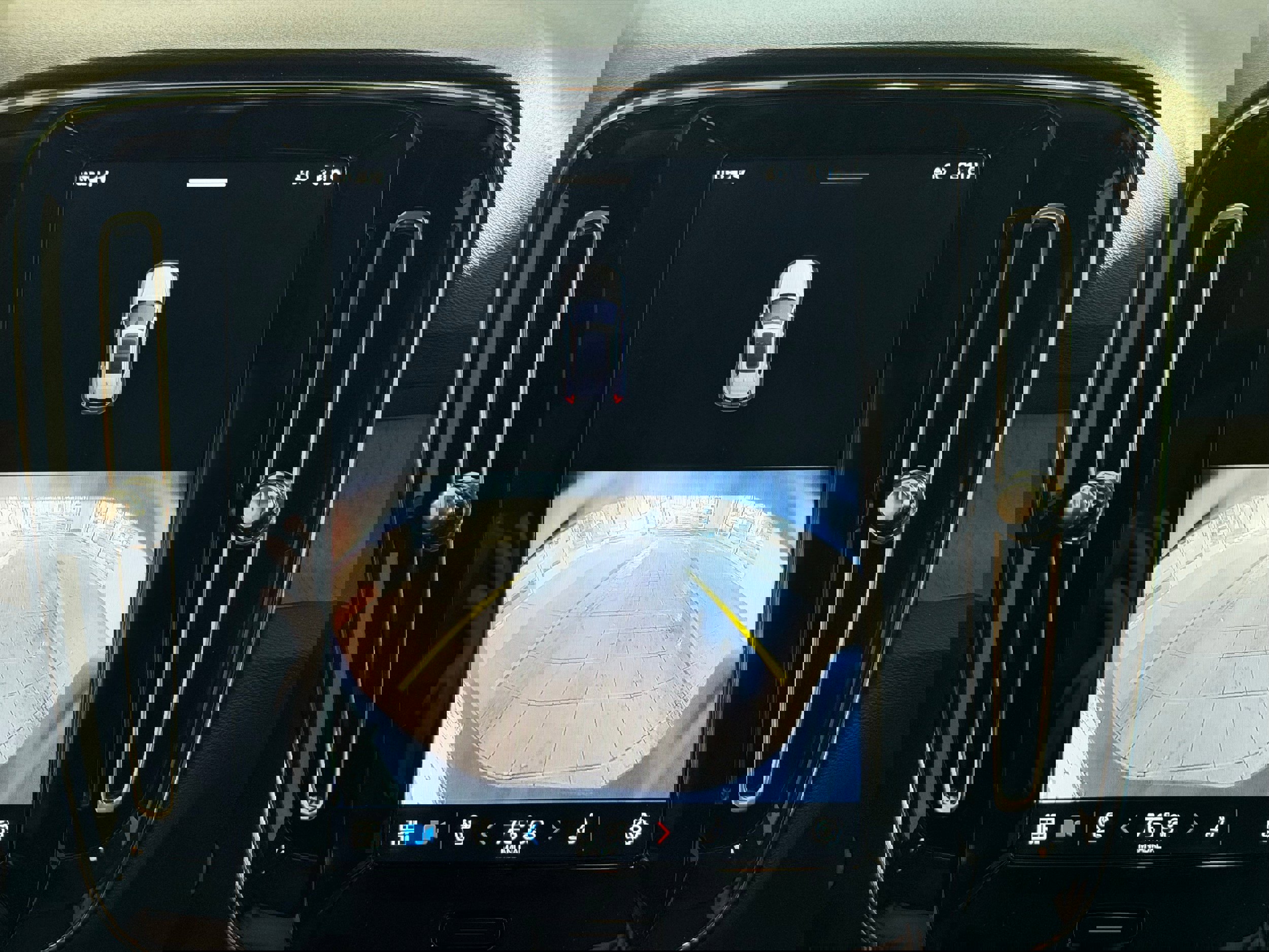 Certified 2025 Volvo XC40 B5 Core w/ Protection Package Premier image 19