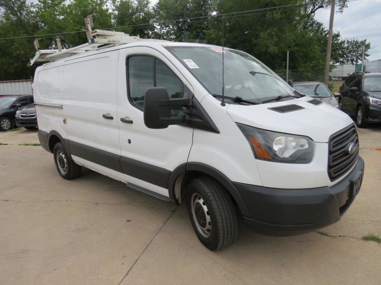 Used 2015 Ford Transit 250 130 Low Roof RWD image 3