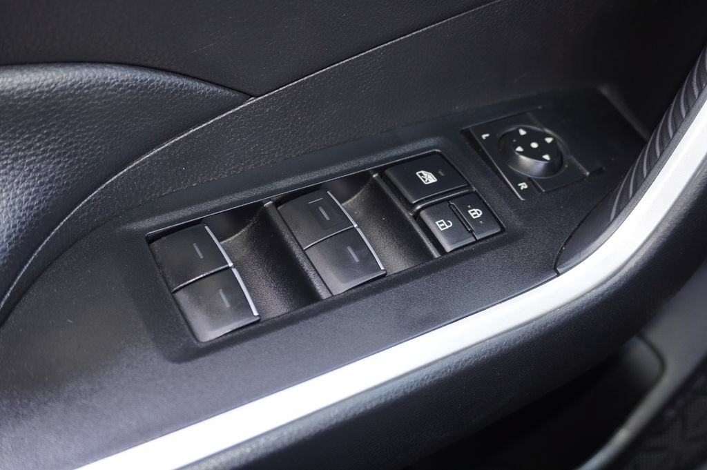Used 2025 Toyota RAV4 XLE FWD image 11