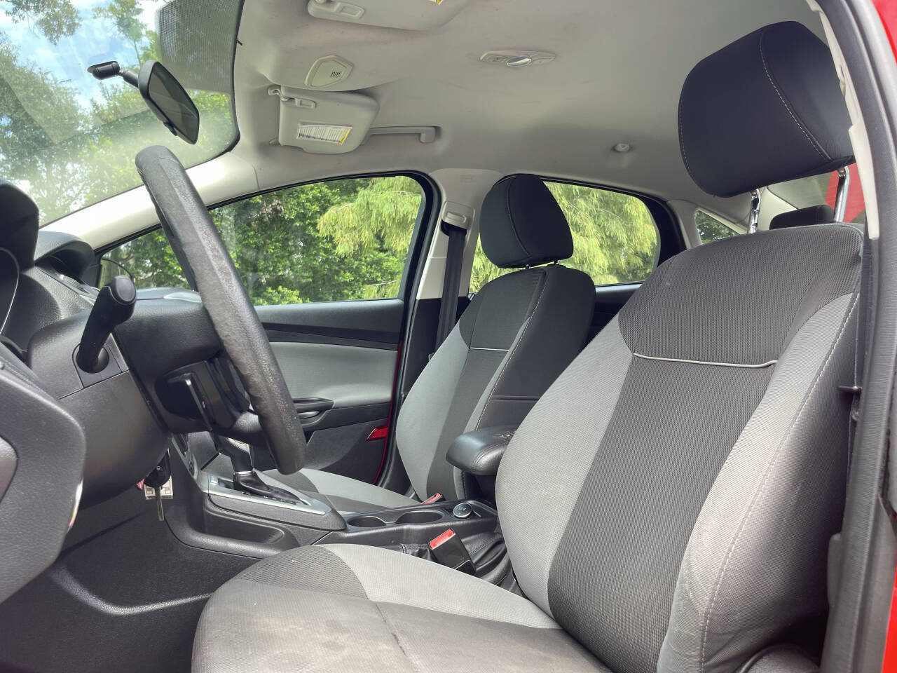 Used 2014 Ford Focus SE FWD image 2