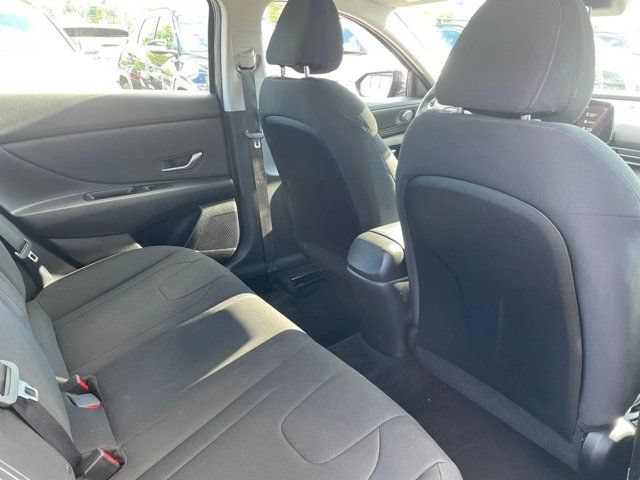Used 2023 Hyundai Elantra Limited FWD image 11