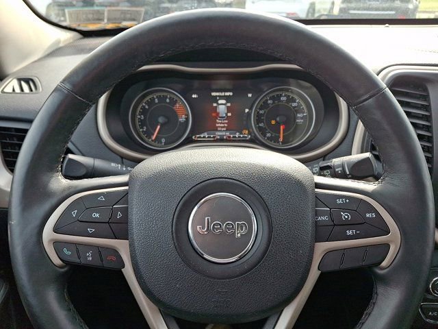 Used 2016 Jeep Cherokee Limited image 25