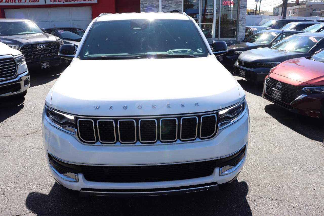 Used 2024 Jeep Wagoneer L Series III w/ Flexible Seating Group AWD/4WD image 9