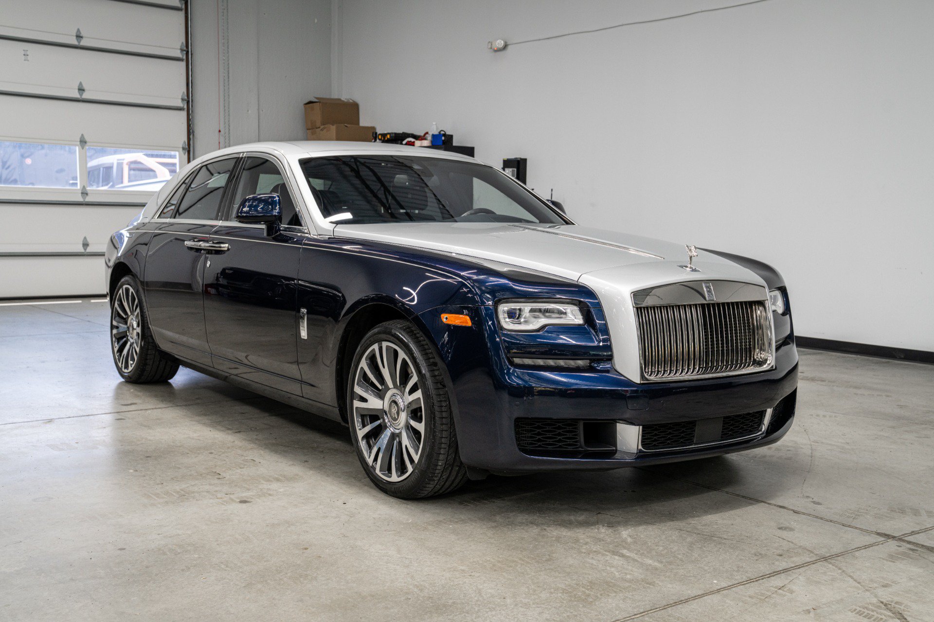 Used 2020 Rolls-Royce Ghost RWD image 3