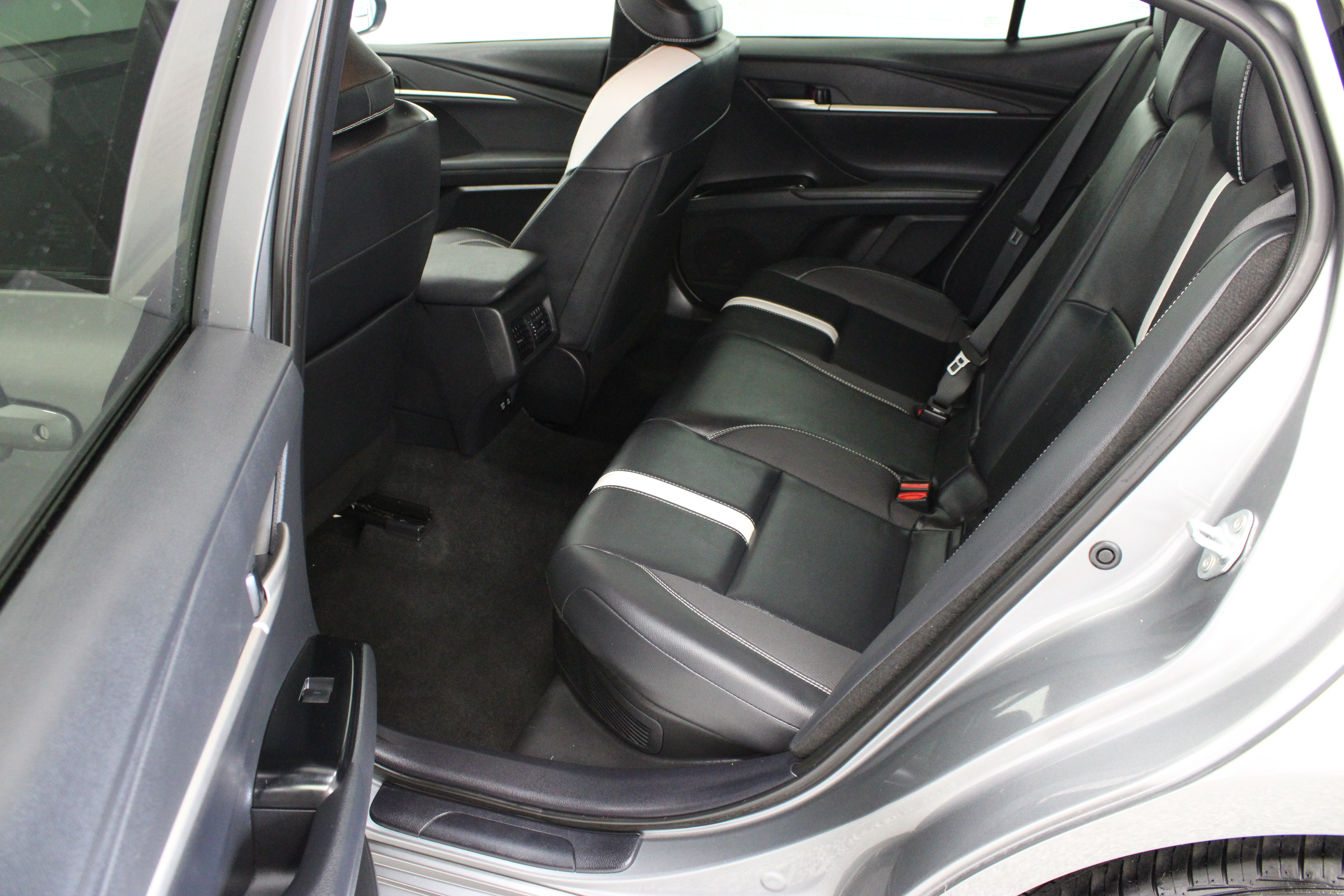 Used 2025 Toyota Camry SE FWD image 28