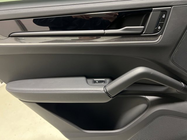 Used 2024 Porsche Cayenne Coupe image 57