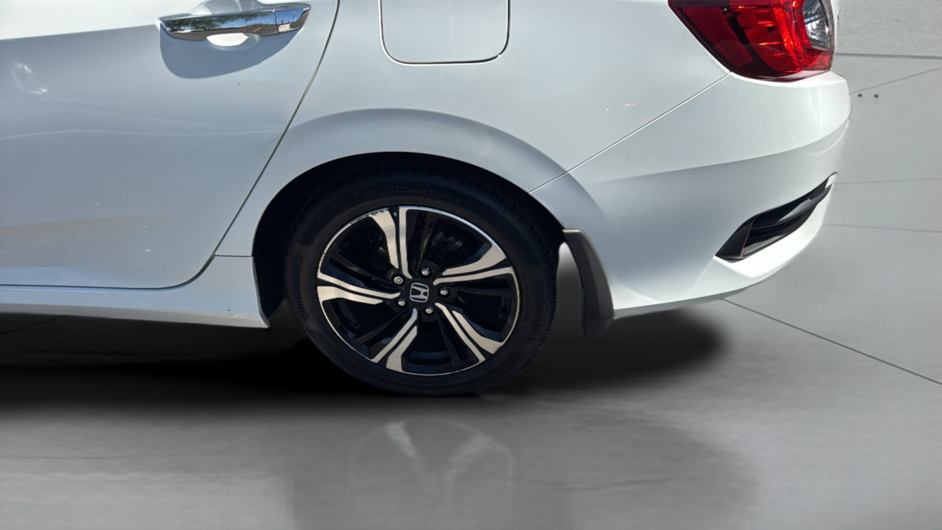 Used 2018 Honda Civic Touring image 37