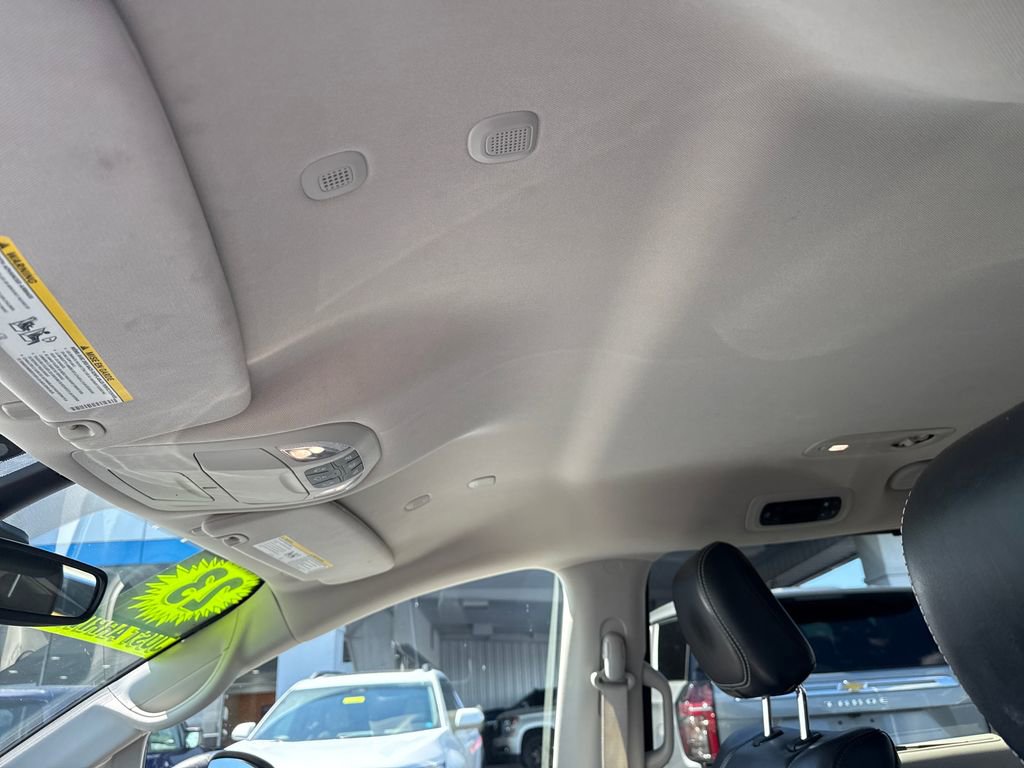 Used 2023 Chrysler Pacifica Touring-L image 24