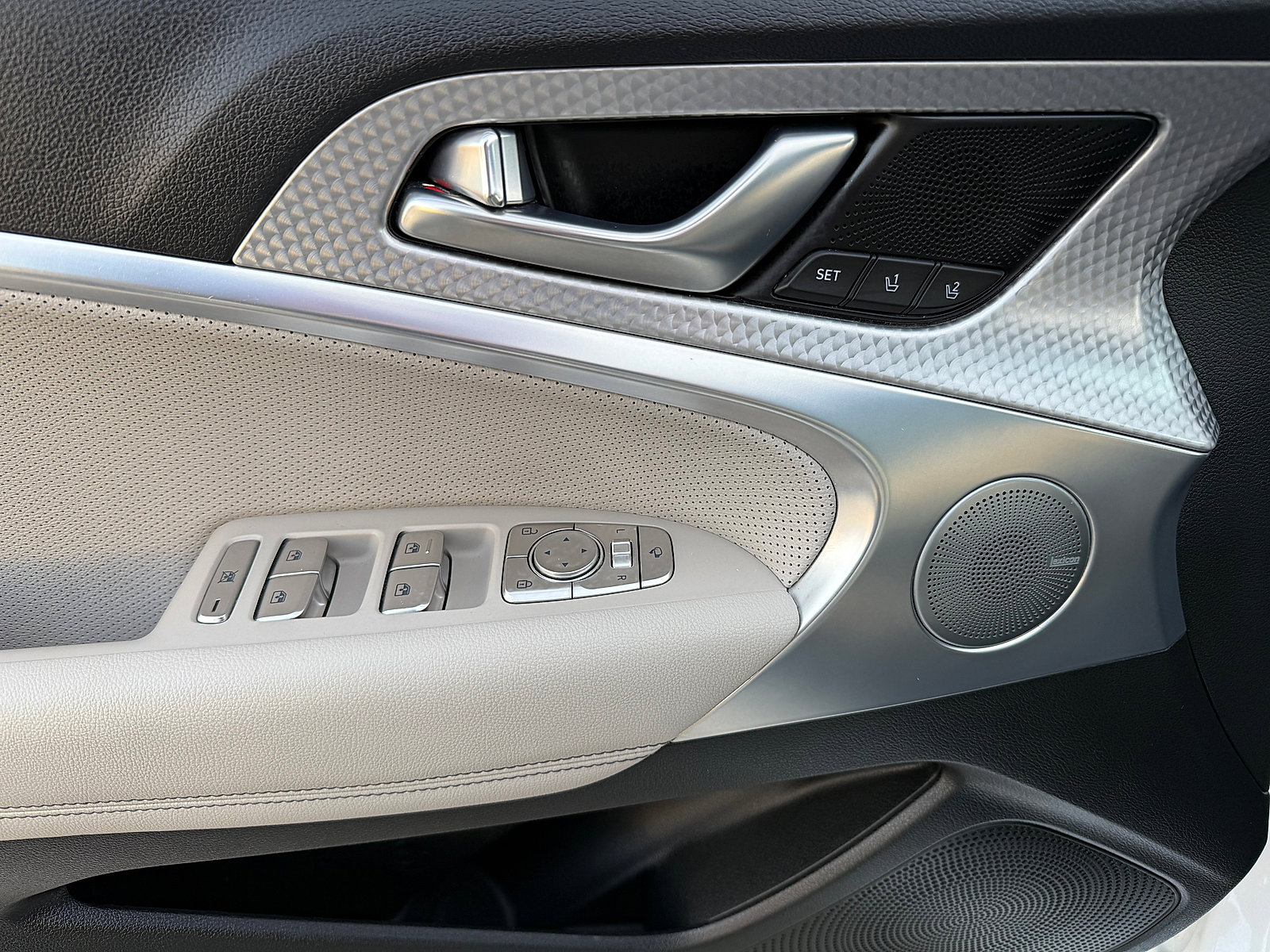 Used 2023 Genesis G70 2.0T w/ Sport Prestige Package image 28