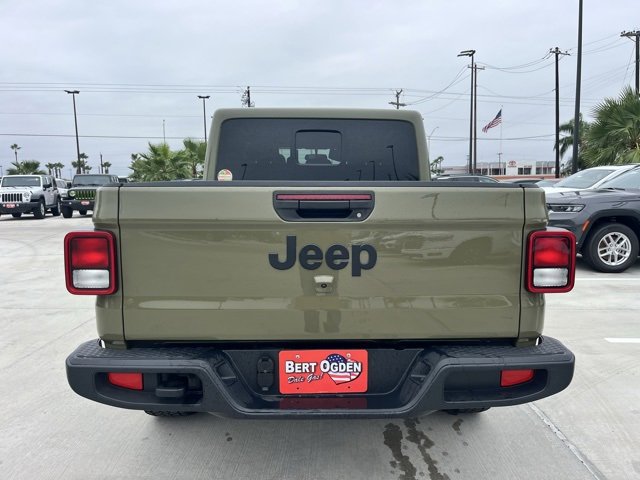 Used 2025 Jeep Gladiator Sport image 3