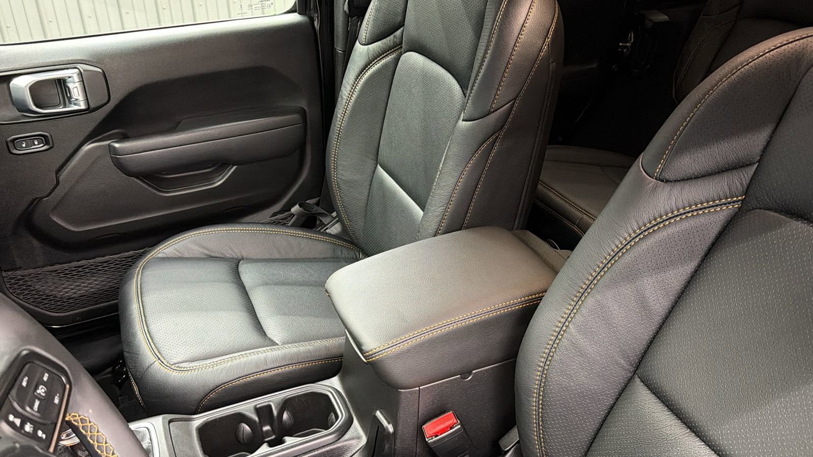 Used 2024 Jeep Wrangler Unlimited image 27