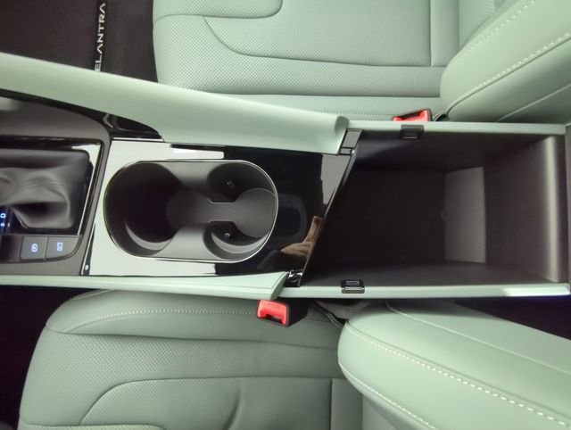 Used 2024 Hyundai Elantra Limited image 23