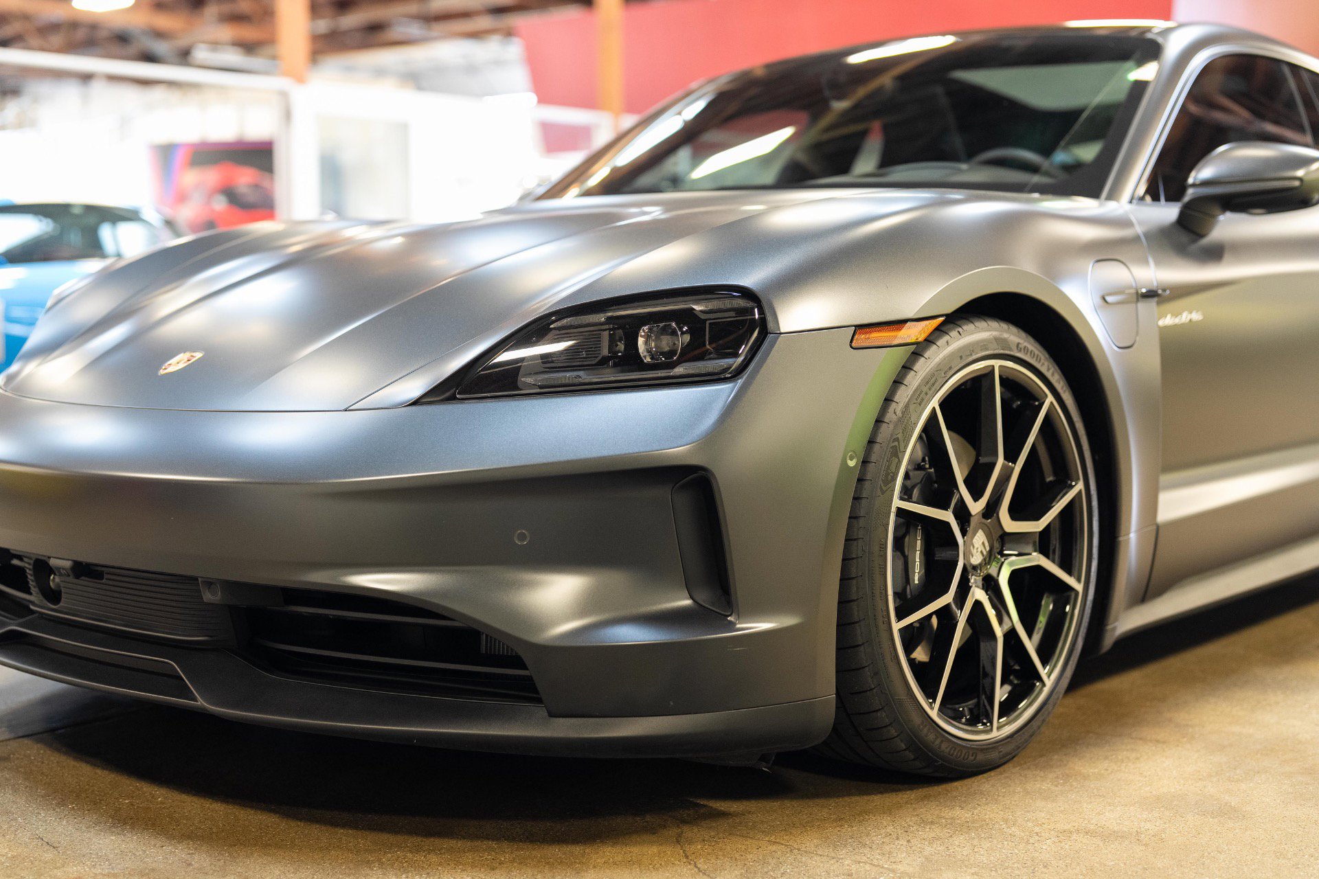 Used 2025 Porsche Taycan RWD image 21