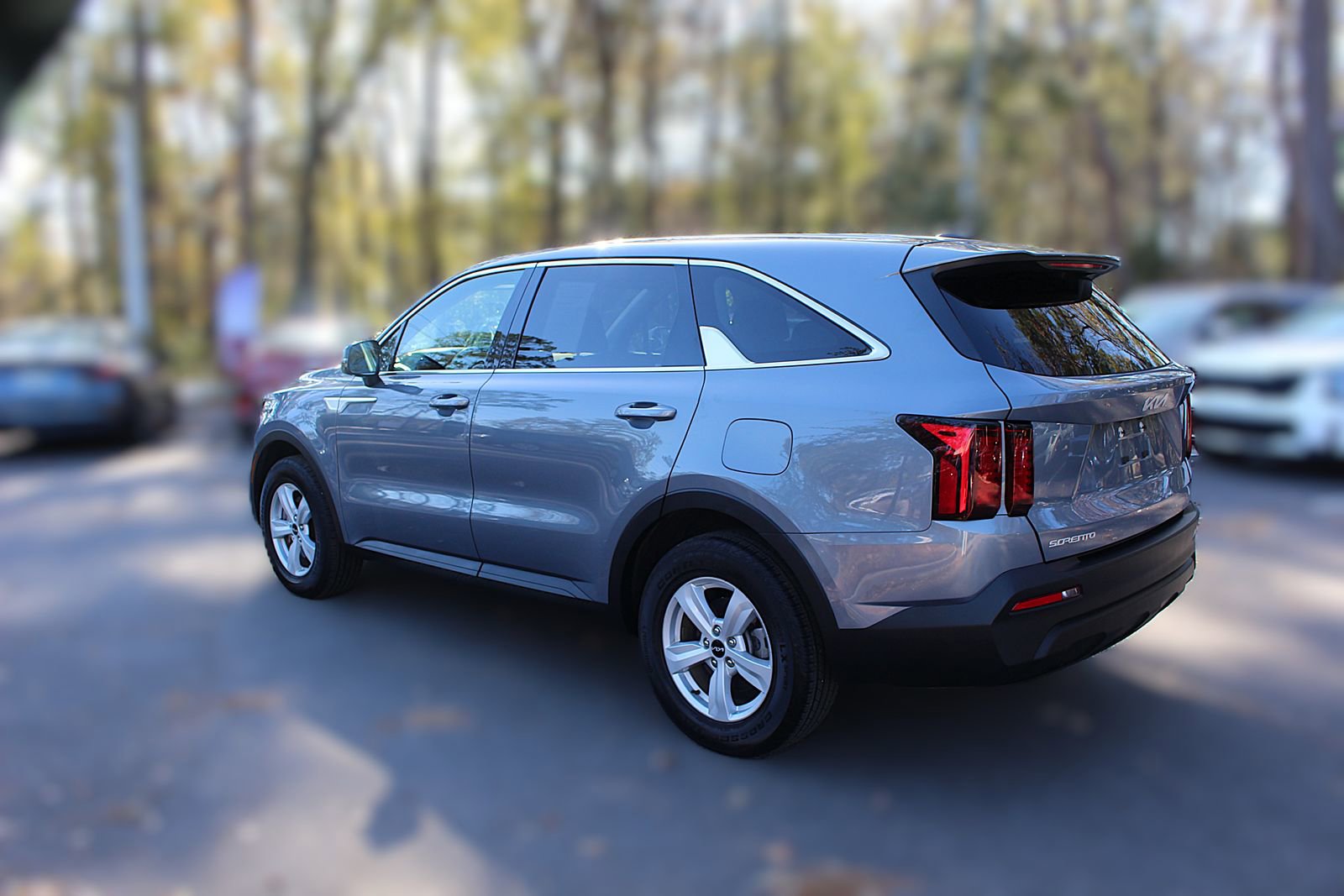 Used 2023 Kia Sorento LX image 7