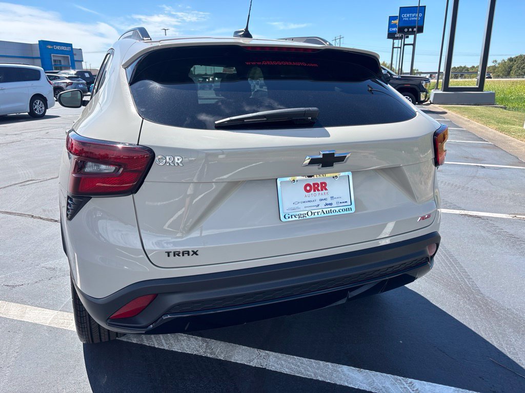 New 2026 Chevrolet Trax RS w/ Sunroof Package FWD image 5