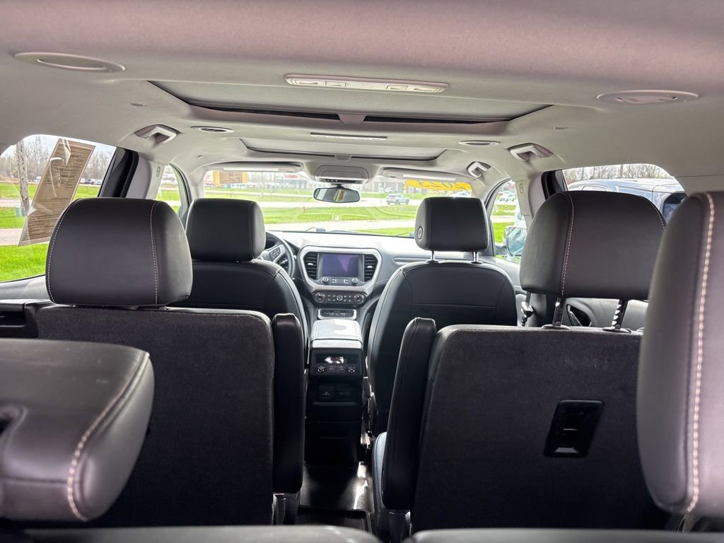Used 2023 GMC Acadia SLT w/ Elevation Edition image 9