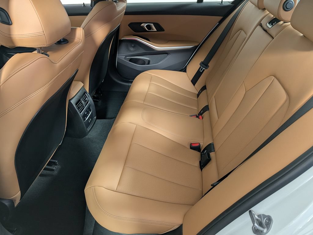 Used 2025 BMW 330i xDrive Sedan w/ Premium Package AWD/4WD image 43
