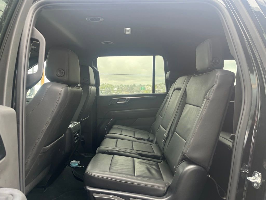 Used 2025 Chevrolet Suburban Z71 AWD/4WD image 9