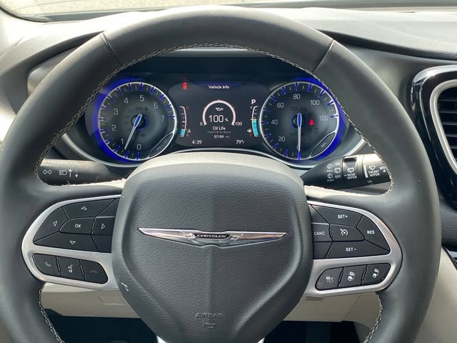 Used 2024 Chrysler Pacifica Touring-L FWD image 8