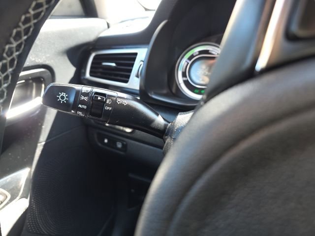 Used 2017 Kia Niro EX image 14