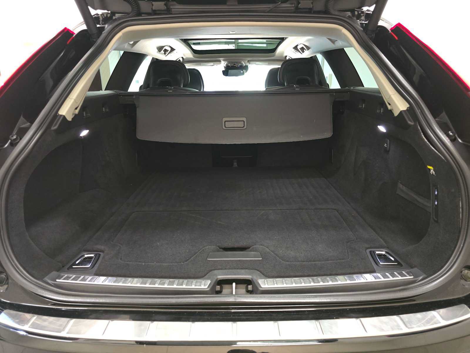 Used 2019 Volvo V90 T5 Cross Country AWD/4WD image 31