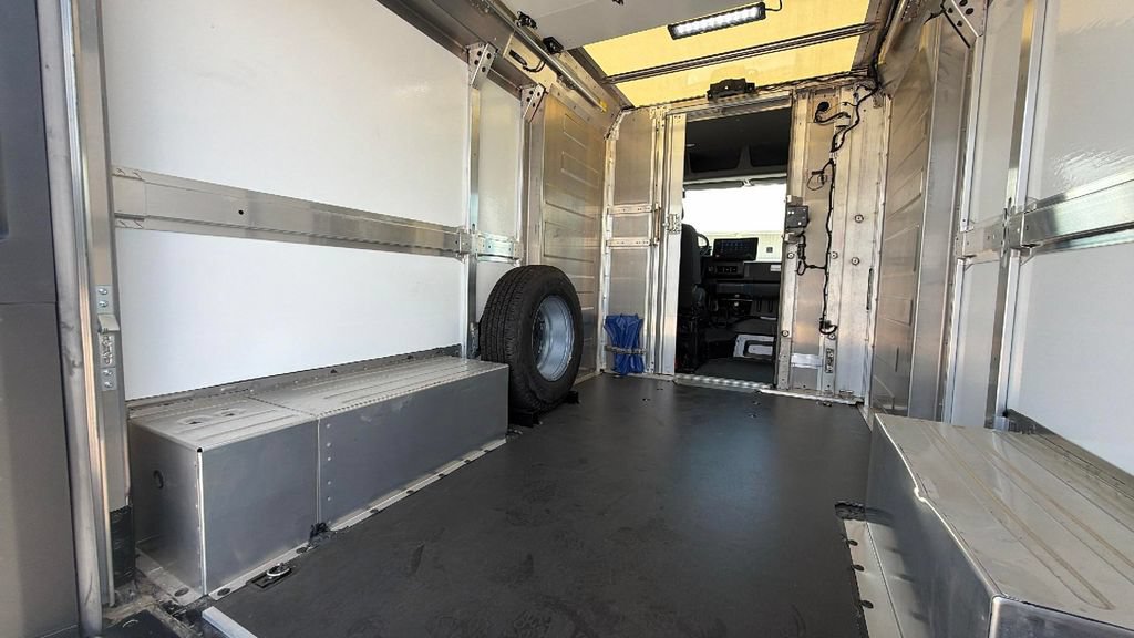 Used 2024 Chevrolet Brightdrop 400 w/ Commercial Equipment Package AWD/4WD image 28