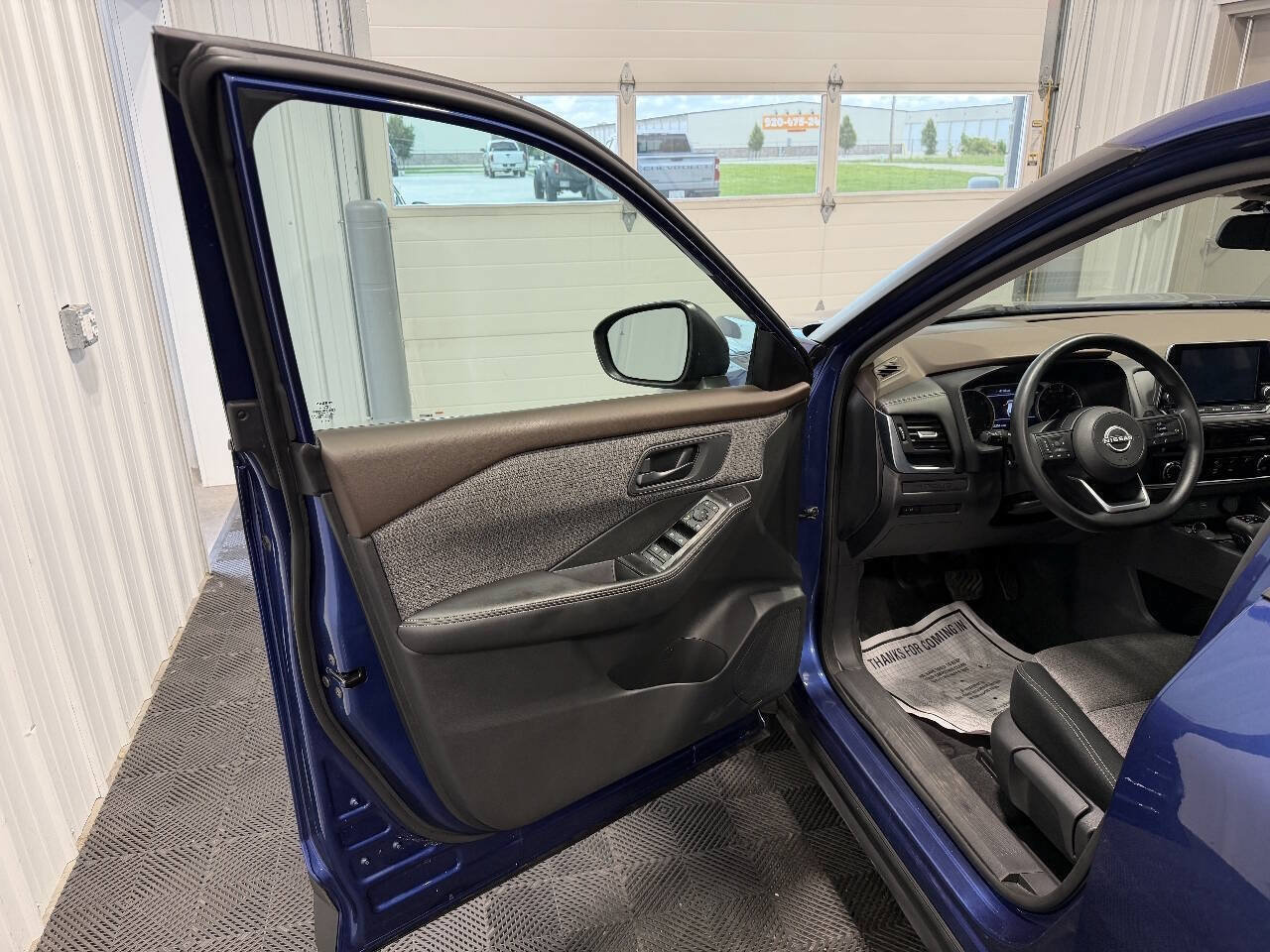 Used 2022 Nissan Rogue S AWD/4WD image 8