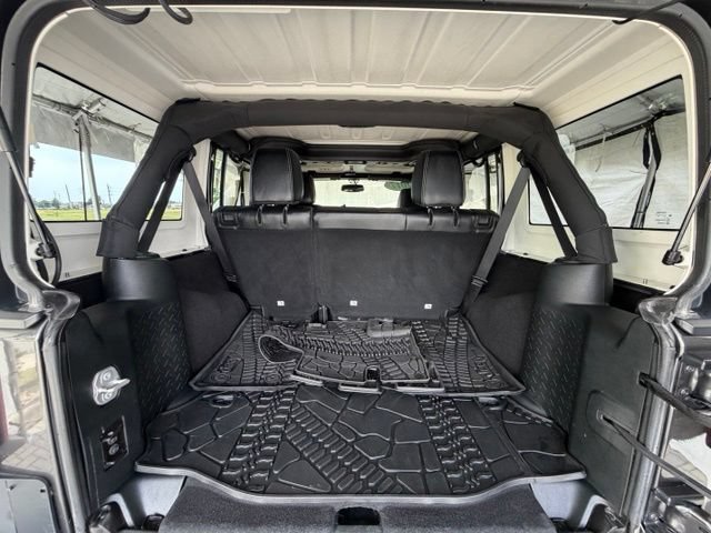 Used 2017 Jeep Wrangler Unlimited Sahara w/ Connectivity Group AWD/4WD image 26