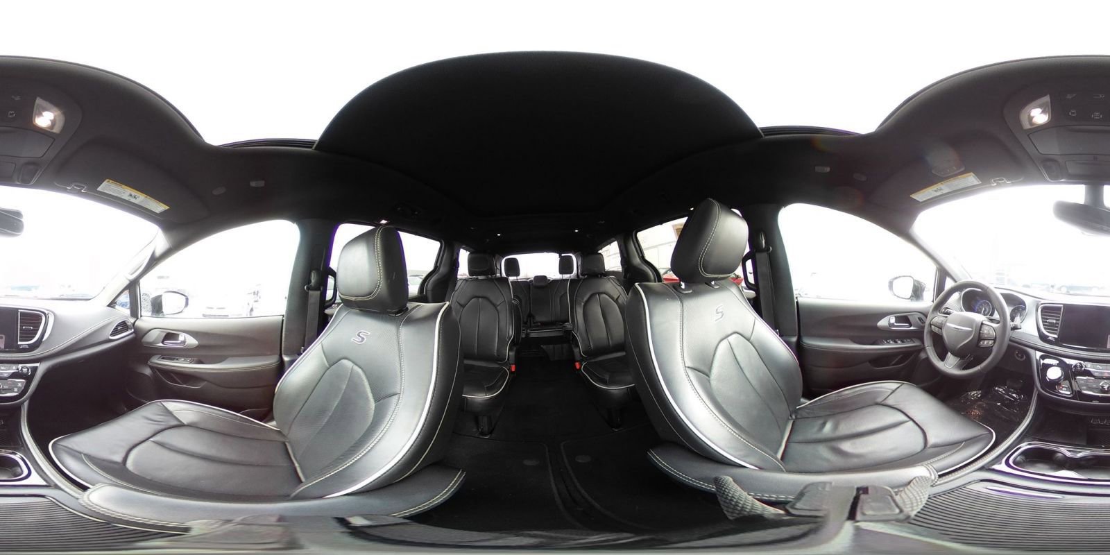 Used 2025 Chrysler Pacifica Limited image 45