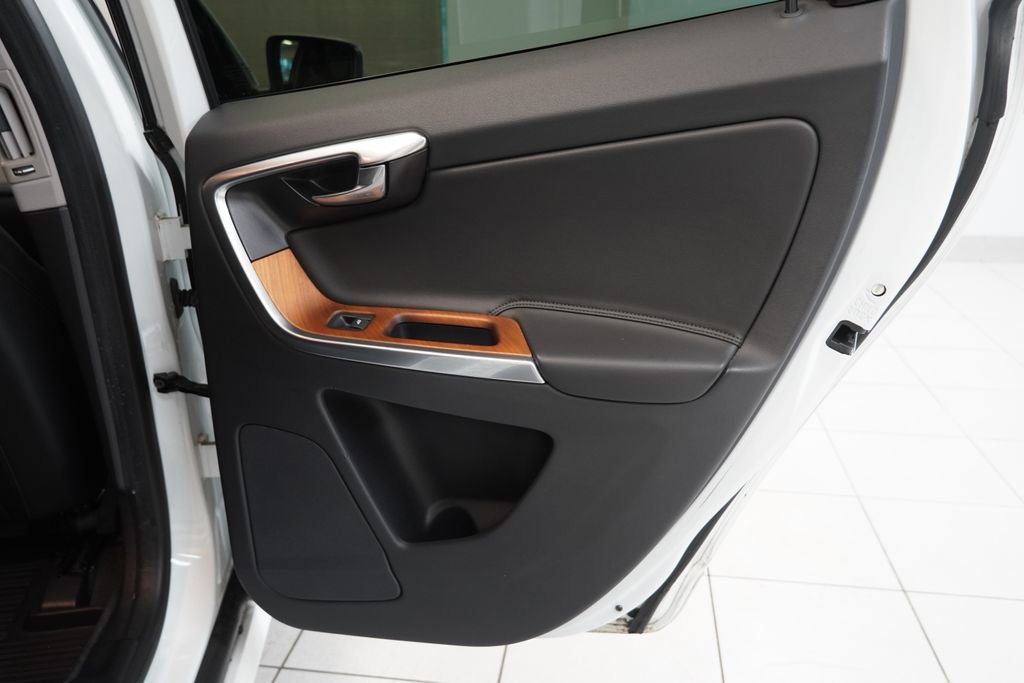 Used 2017 Volvo XC60 T5 Inscription w/ Preferred Option Package image 31